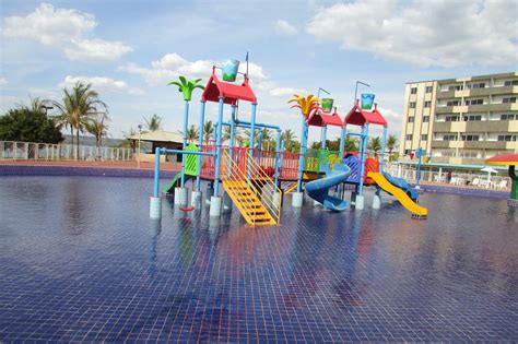bay park hotel resort|parque aquático brasília.